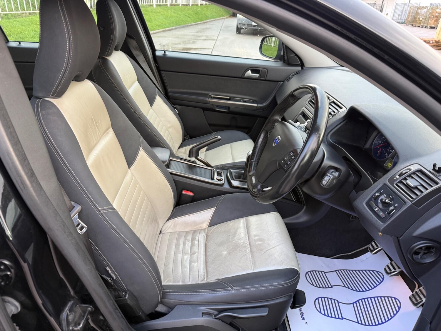 Used Volvo V50 2012 for sale - 78047835: Photo 32