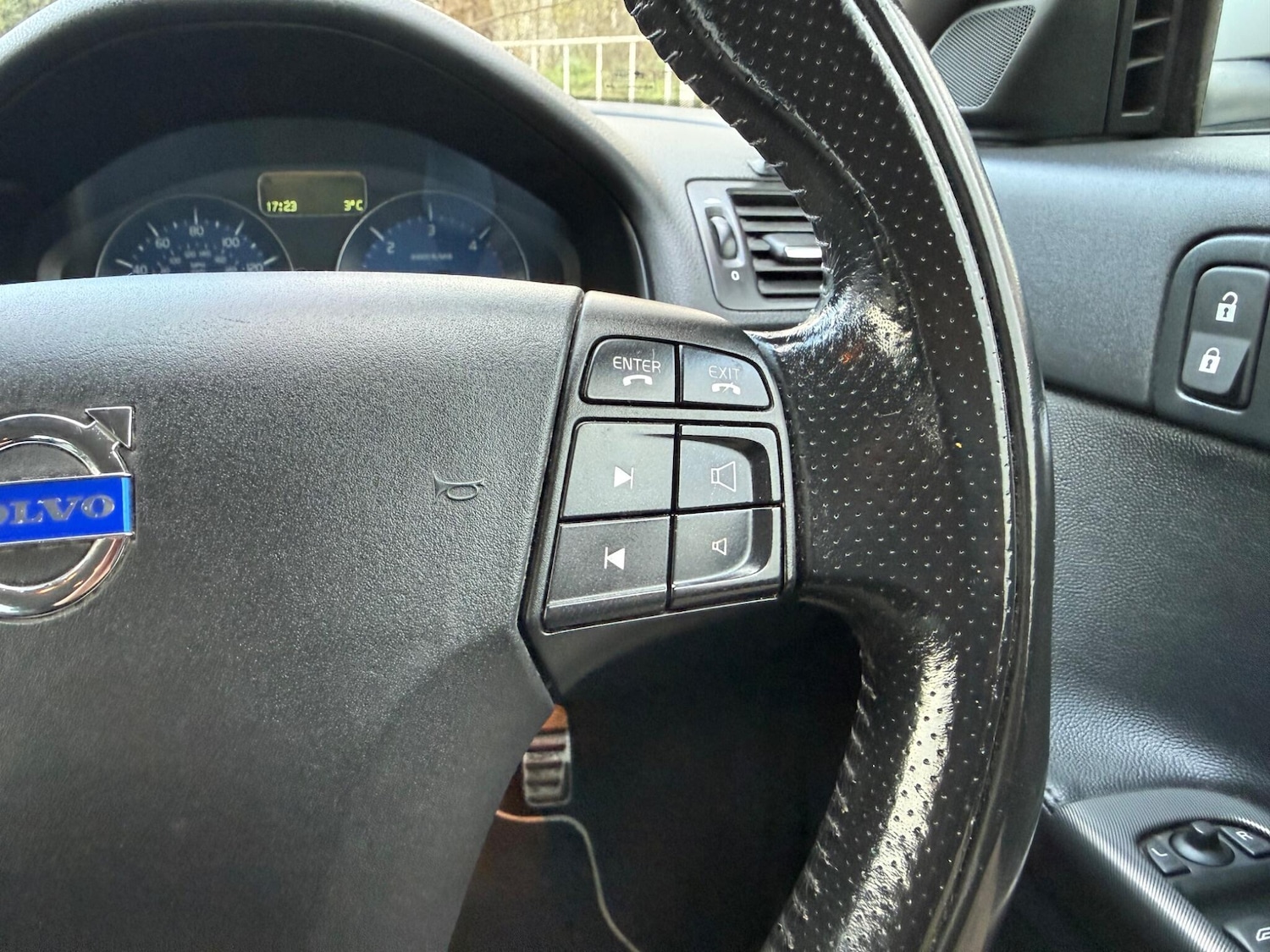 Used Volvo V50 2012 for sale - 78047835: Photo 50