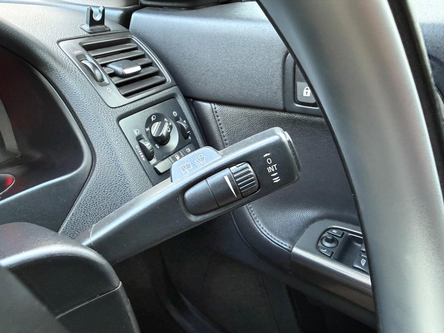 Used Volvo V50 2012 for sale - 78047835: Photo 52