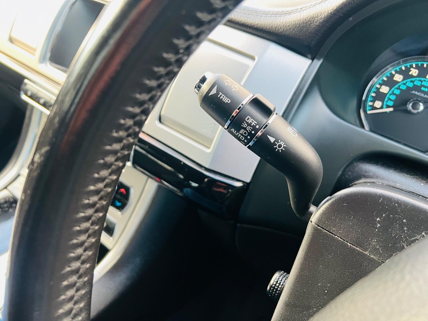 Used Jaguar XF 2014 for sale - 77524444: Photo 40