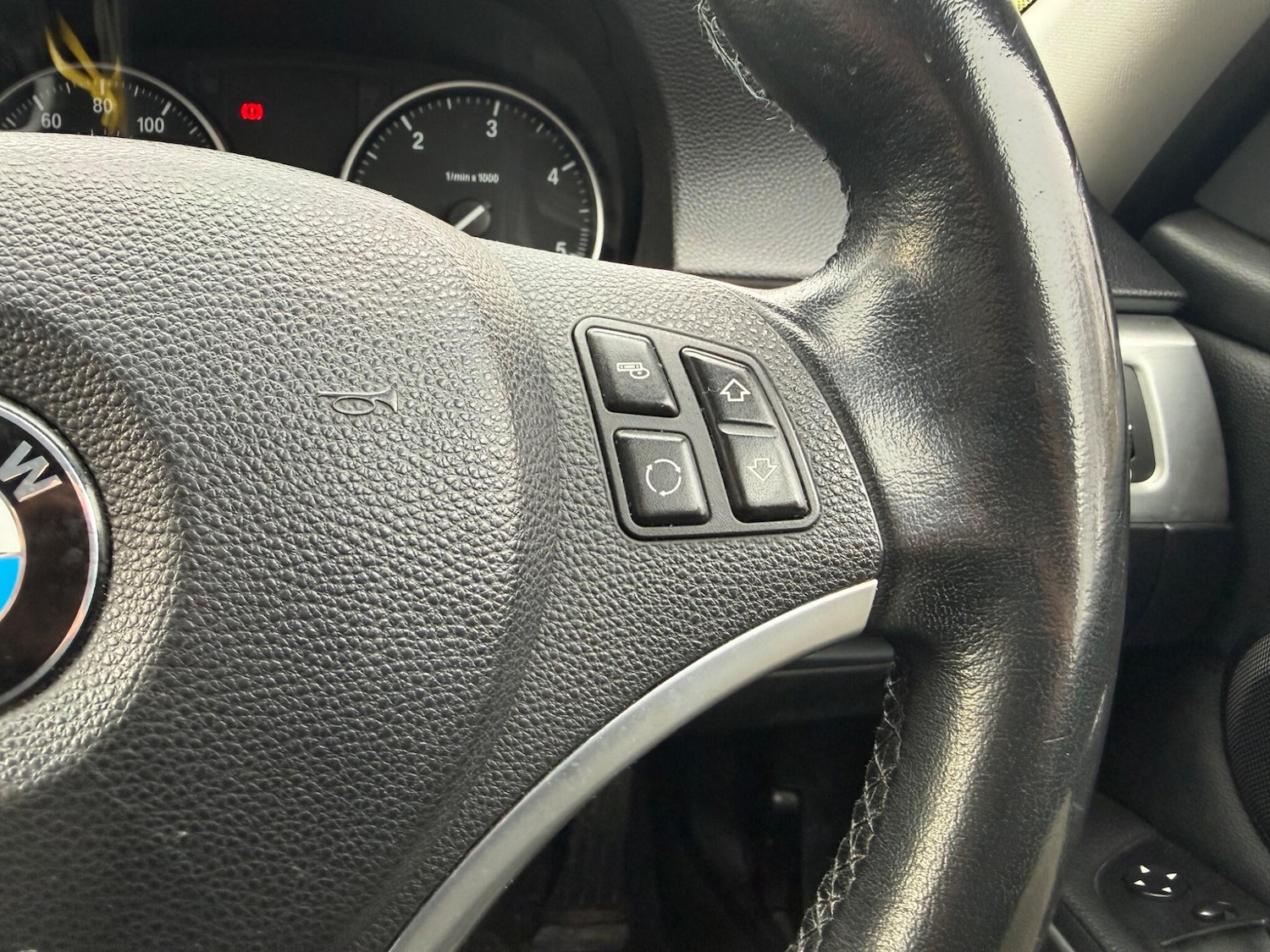 Used BMW 3 Series 2011 for sale - 77892611: Photo 43