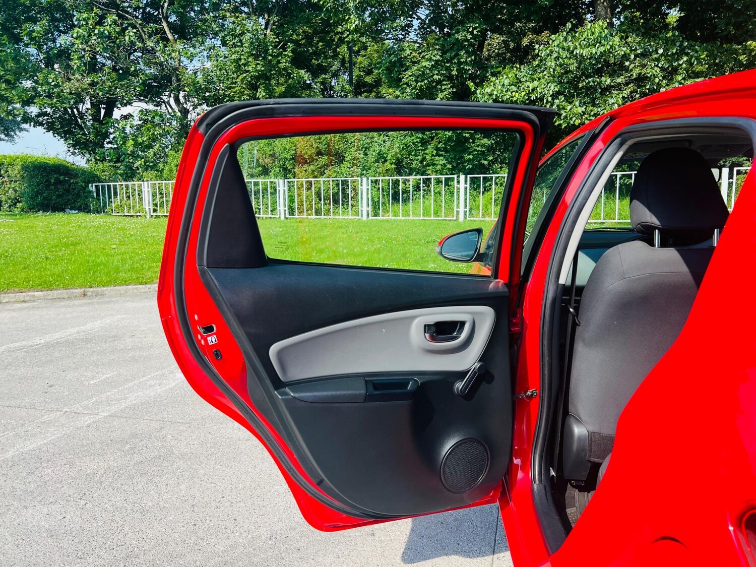 Used Toyota Yaris 2015 for sale - 77455929: Photo 31