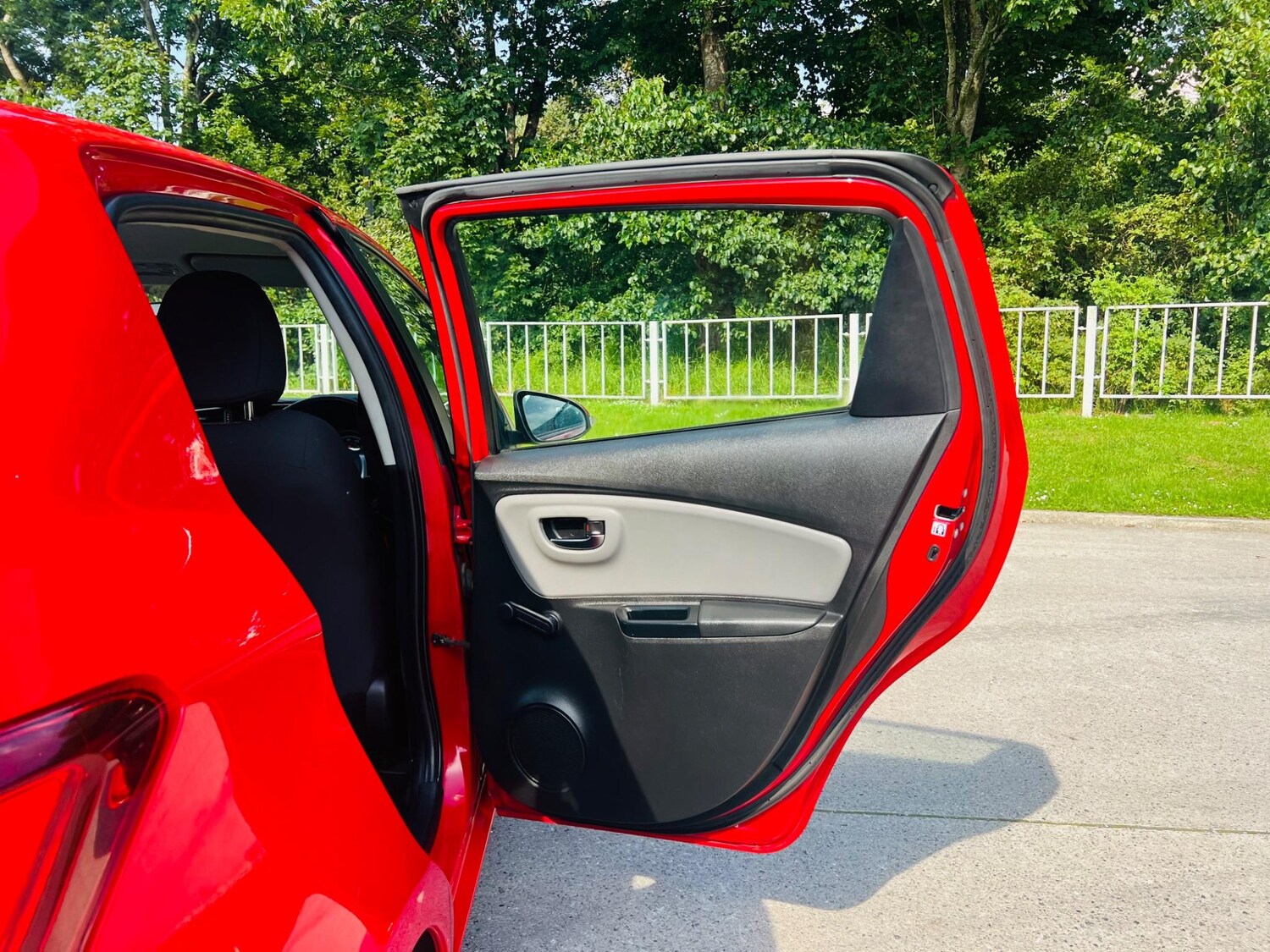 Used Toyota Yaris 2015 for sale - 77455929: Photo 32