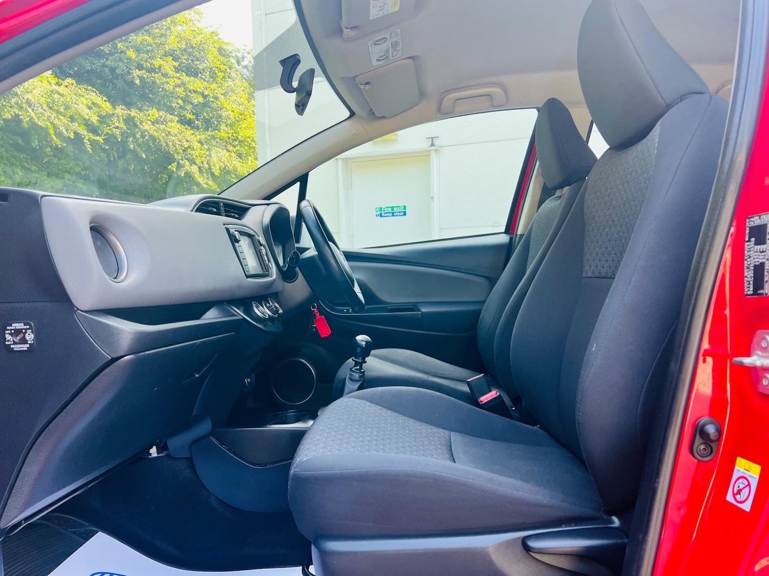 Used Toyota Yaris 2015 for sale - 77455929: Photo 36