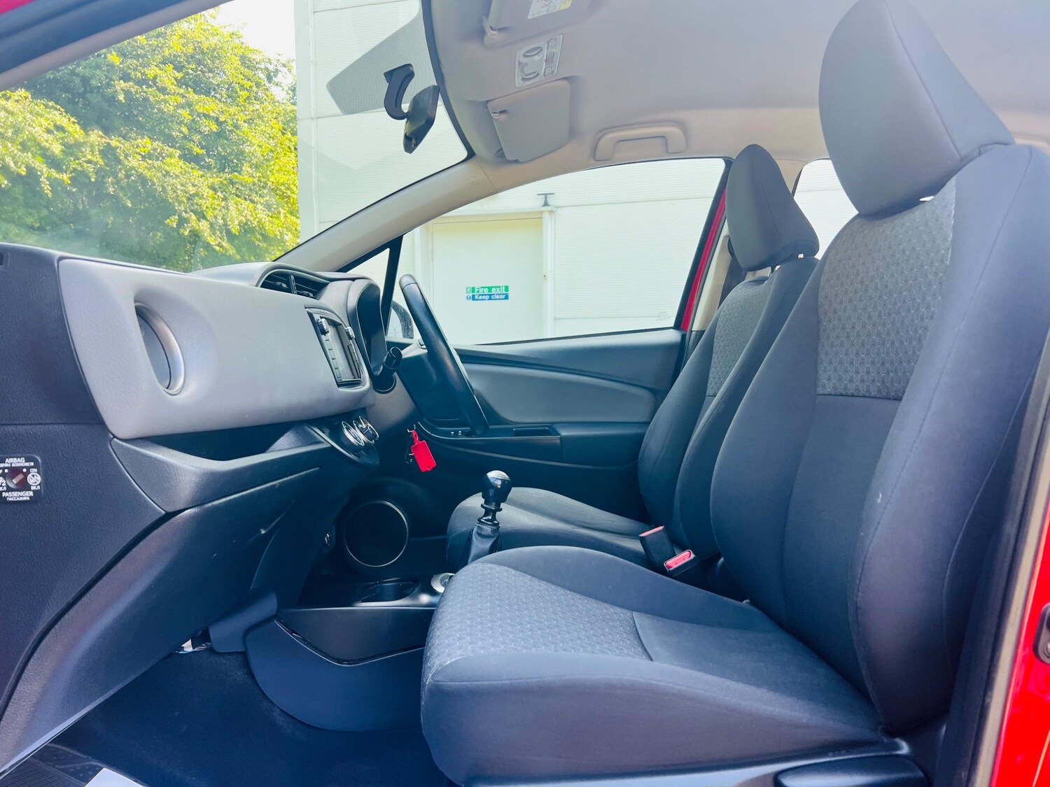 Used Toyota Yaris 2015 for sale - 77455929: Photo 37