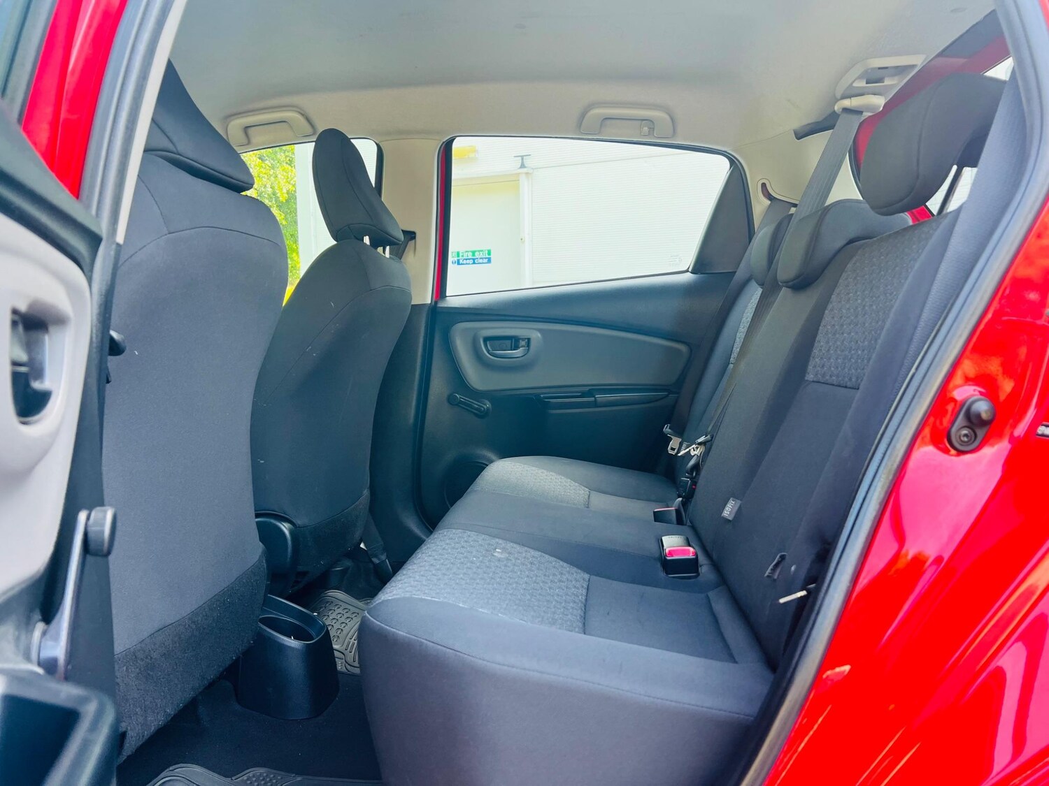 Used Toyota Yaris 2015 for sale - 77455929: Photo 42