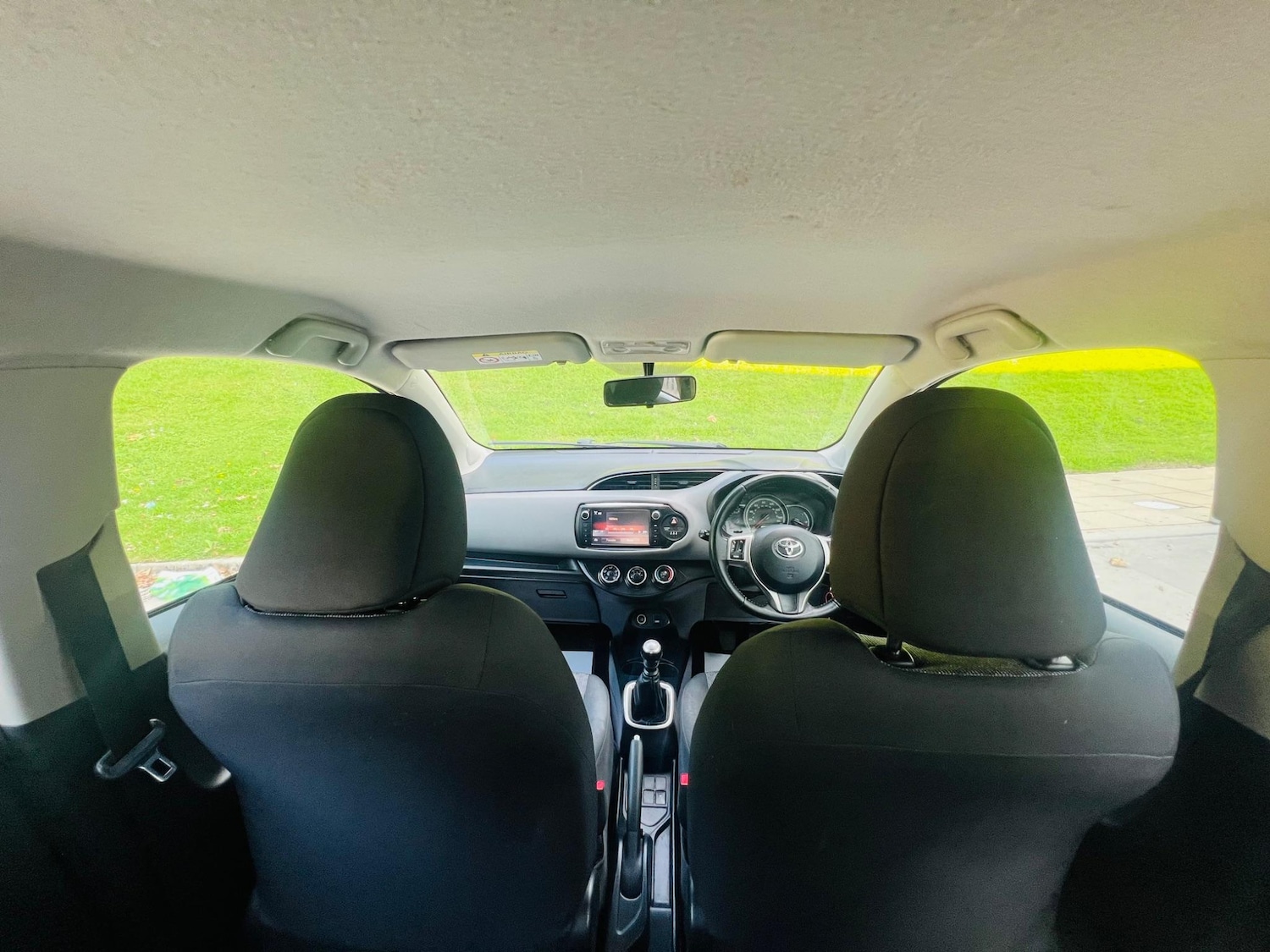 Used Toyota Yaris 2015 for sale - 77455929: Photo 45