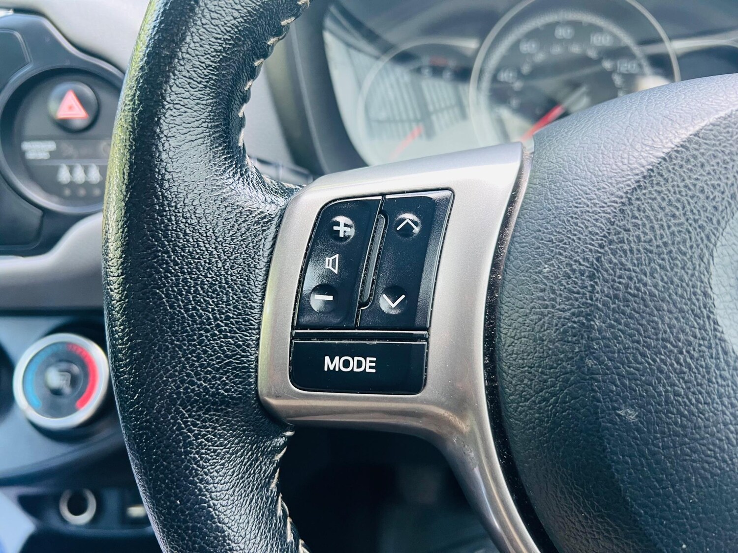 Used Toyota Yaris 2015 for sale - 77455929: Photo 62