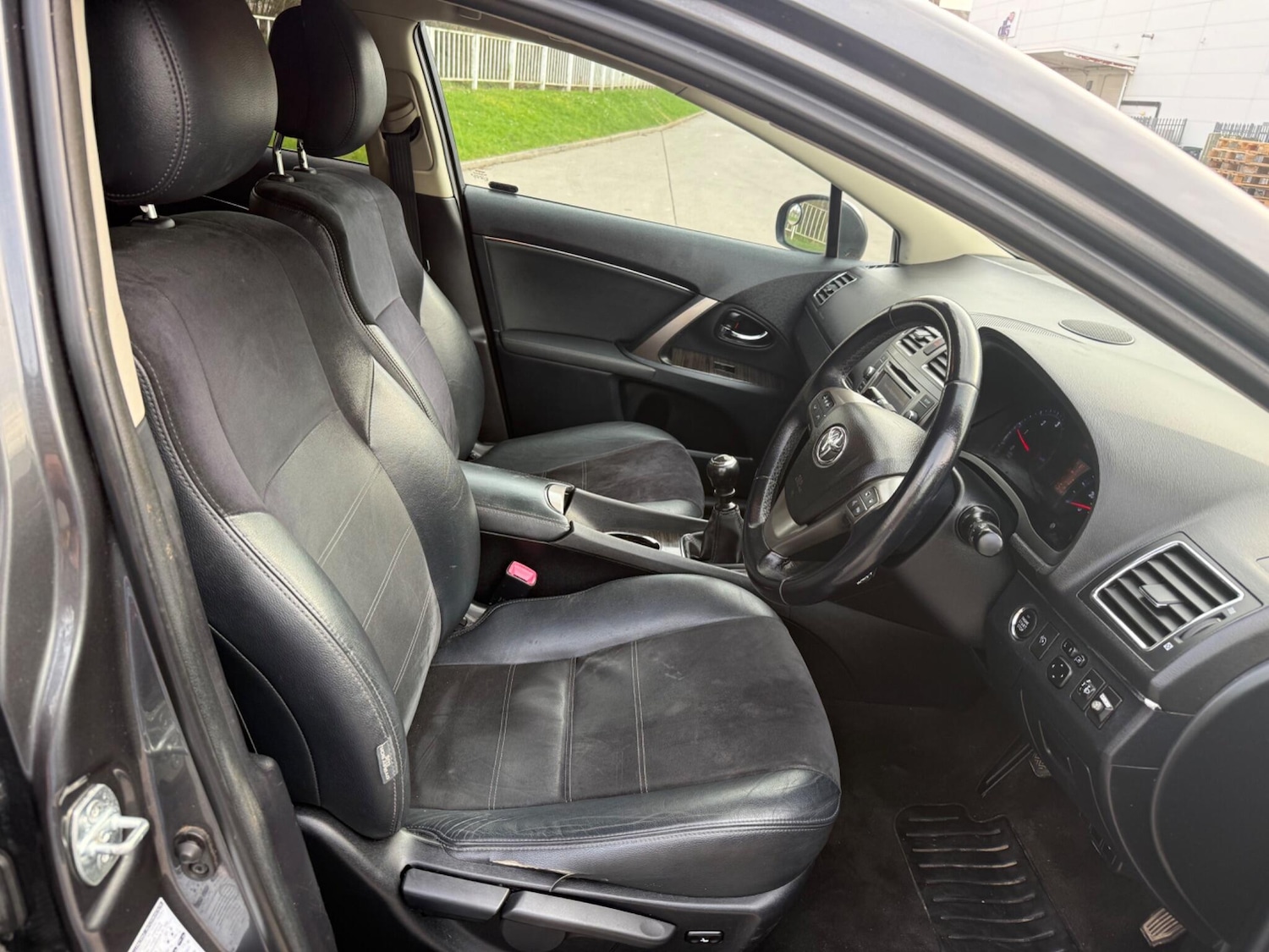 Used Toyota Avensis 2013 for sale - 77783340: Photo 31