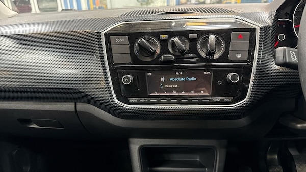 Used Volkswagen up! 2019 for sale - 76163108: Photo 2