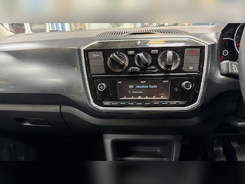Used Volkswagen up! 2019 for sale - 76163108: Photo 2