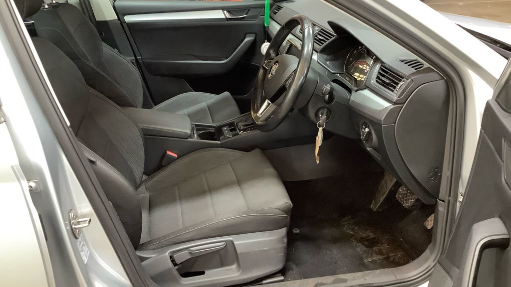 Used Skoda Superb 2017 for sale - 76039848: Photo 2
