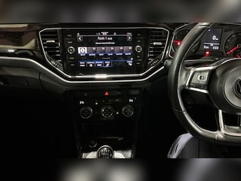 Used Volkswagen T-Roc 2021 for sale - 76591069: Photo