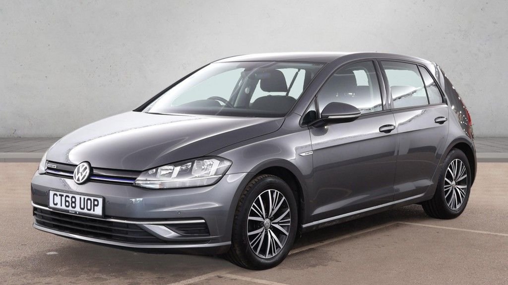 Used Volkswagen Golf 2019 for sale - 77850097: Photo 2