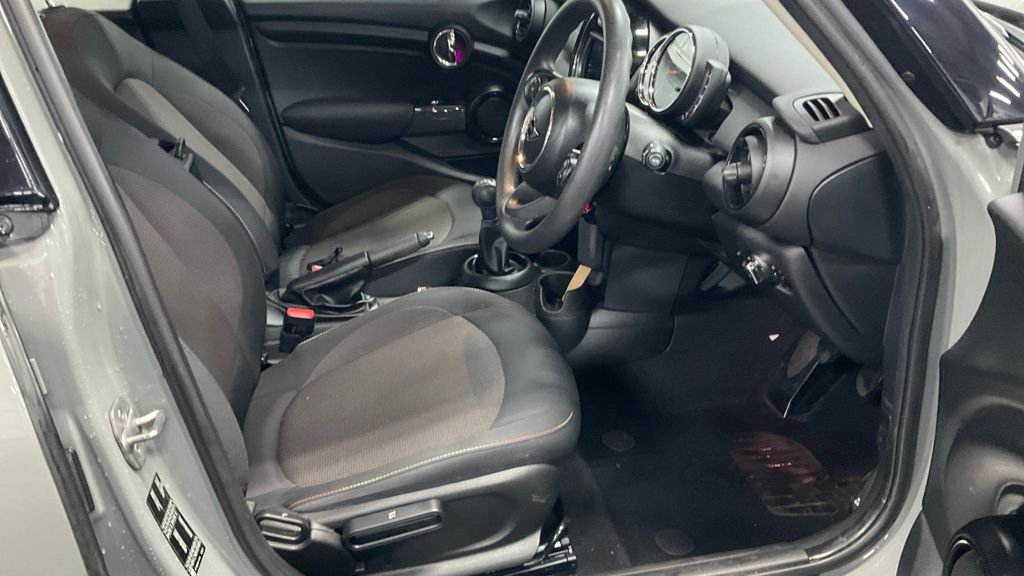 Used MINI Hatch 2019 for sale - 76686471: Photo 3