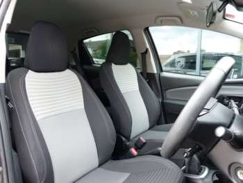 Used Toyota Yaris 2018 for sale - 74702340: Photo
