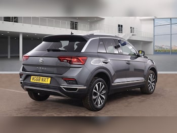 Used Volkswagen T-Roc 2018 for sale - 77966950: Photo