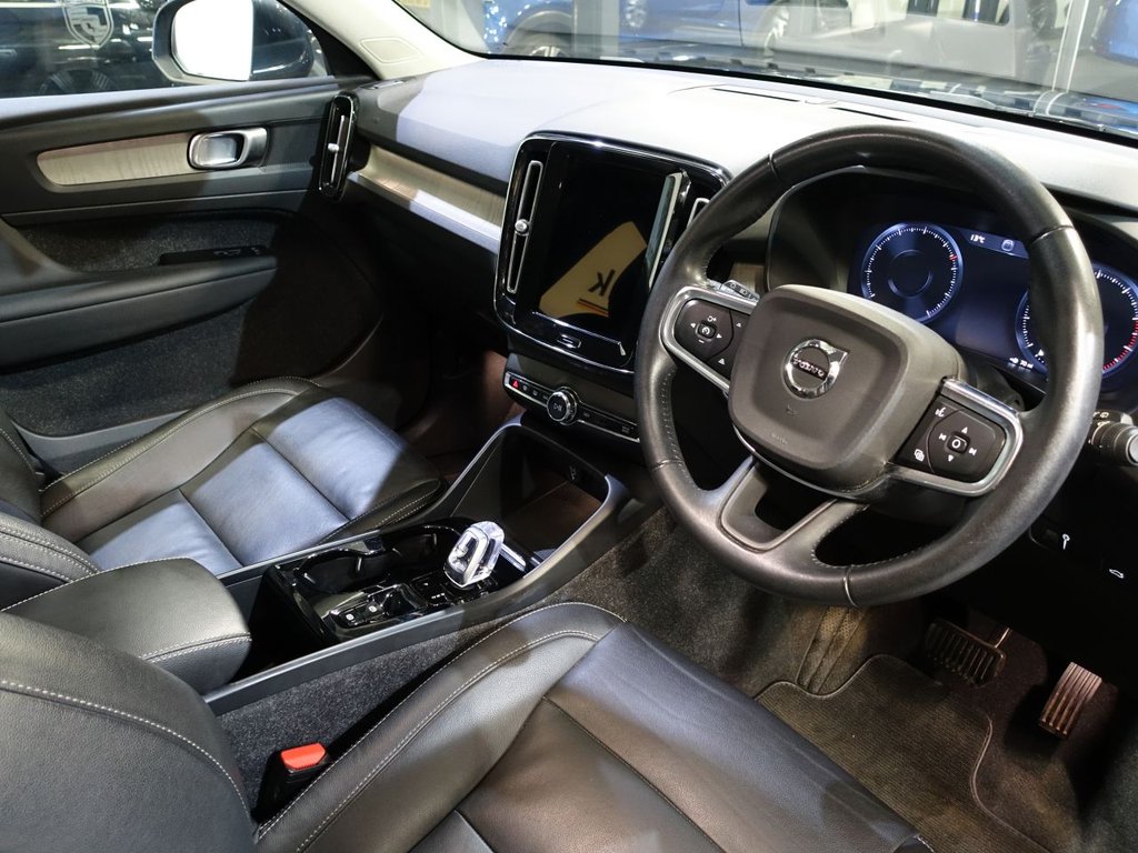 Used Volvo XC40 2021 for sale - 77534471: Photo 2