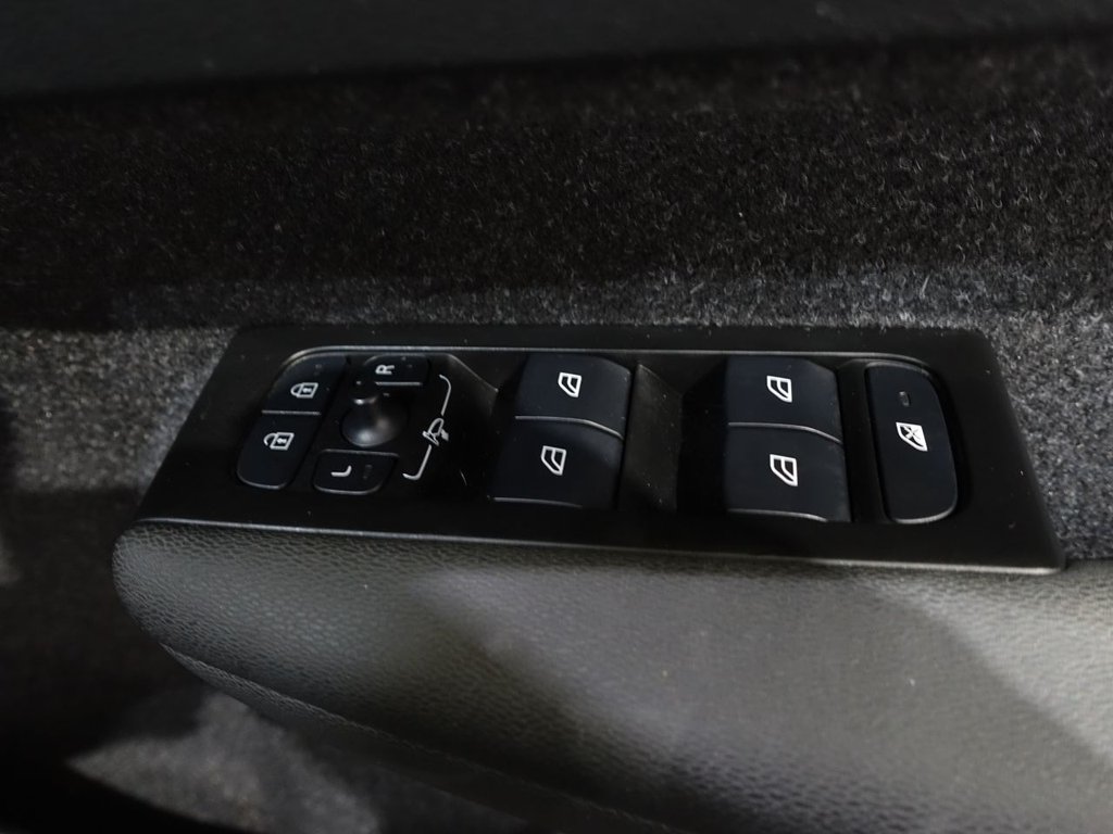 Used Volvo XC40 2021 for sale - 77534471: Photo 25