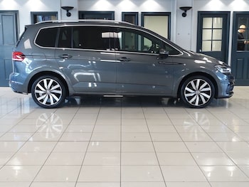 Used Volkswagen Touran 2019 for sale - 77026875: Photo