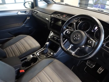 Used Volkswagen Touran 2019 for sale - 77026875: Photo