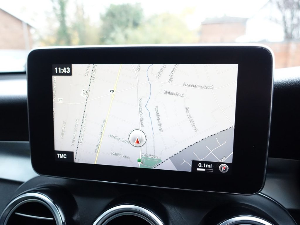 Used Mercedes-Benz GLC 2018 for sale - 76315759: Photo 2