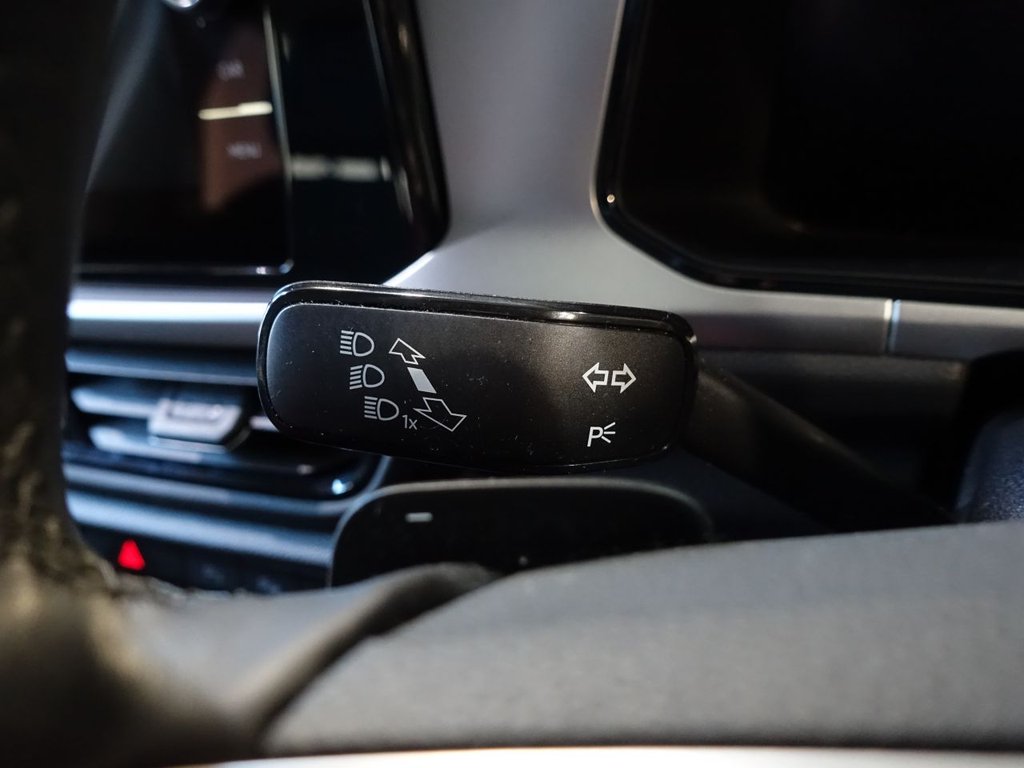 Used Volkswagen T-Roc 2023 for sale - 77100998: Photo 21