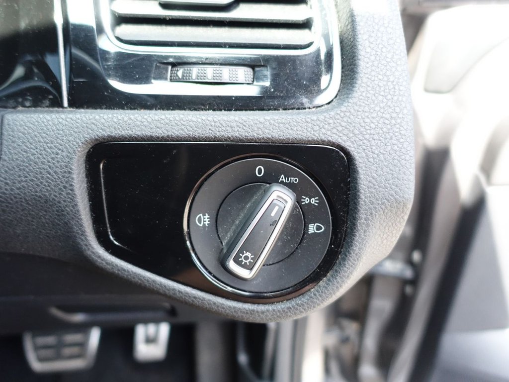 Used Volkswagen Golf 2014 for sale - 76098126: Photo 32