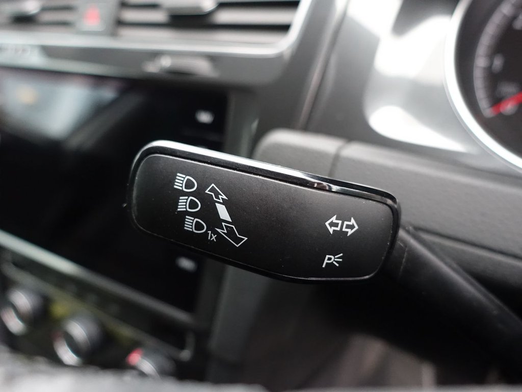 Used Volkswagen Golf 2017 for sale - 76454074: Photo 29