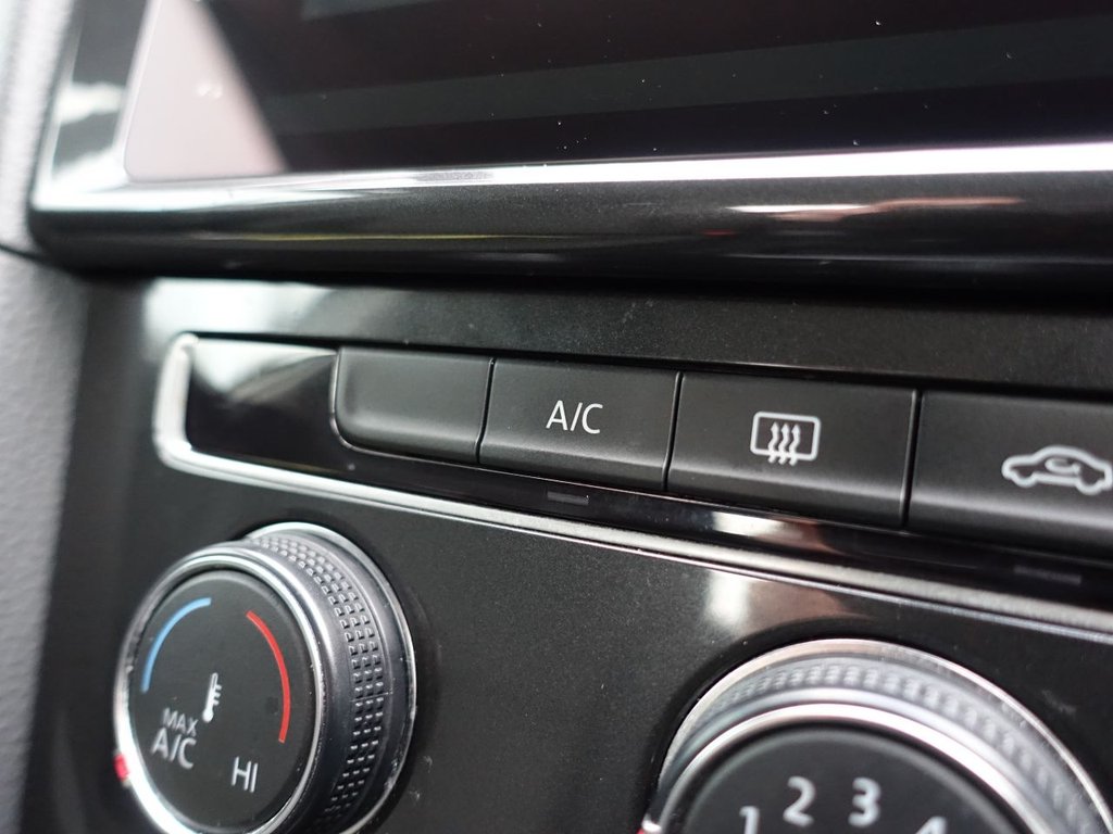 Used Volkswagen Golf 2017 for sale - 76454074: Photo 33