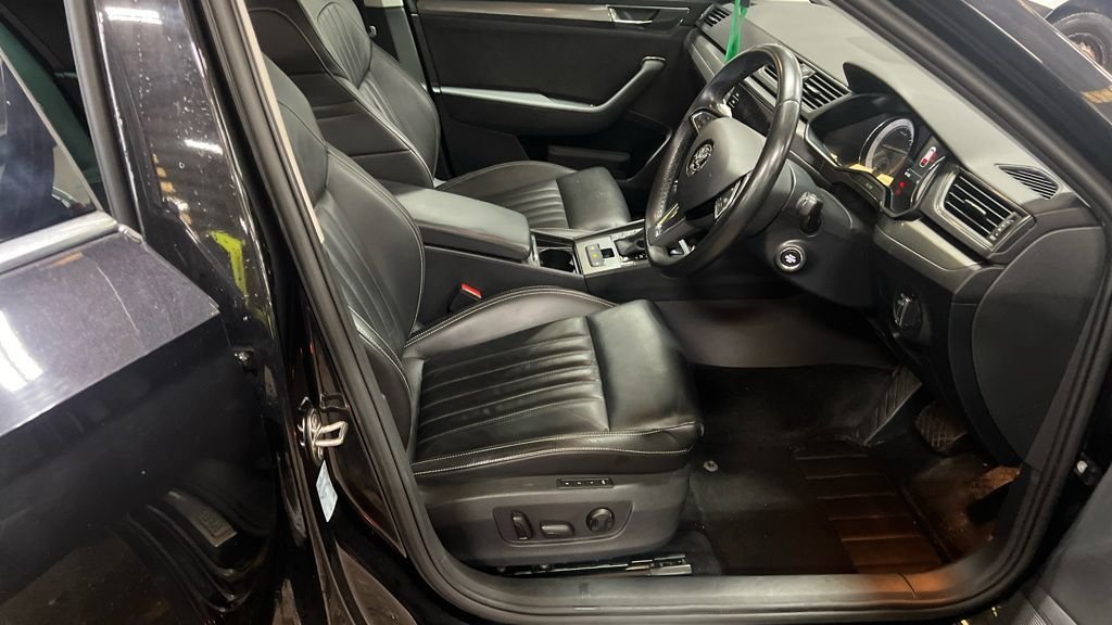 Used Skoda Superb 2019 for sale - 76396194: Photo 2