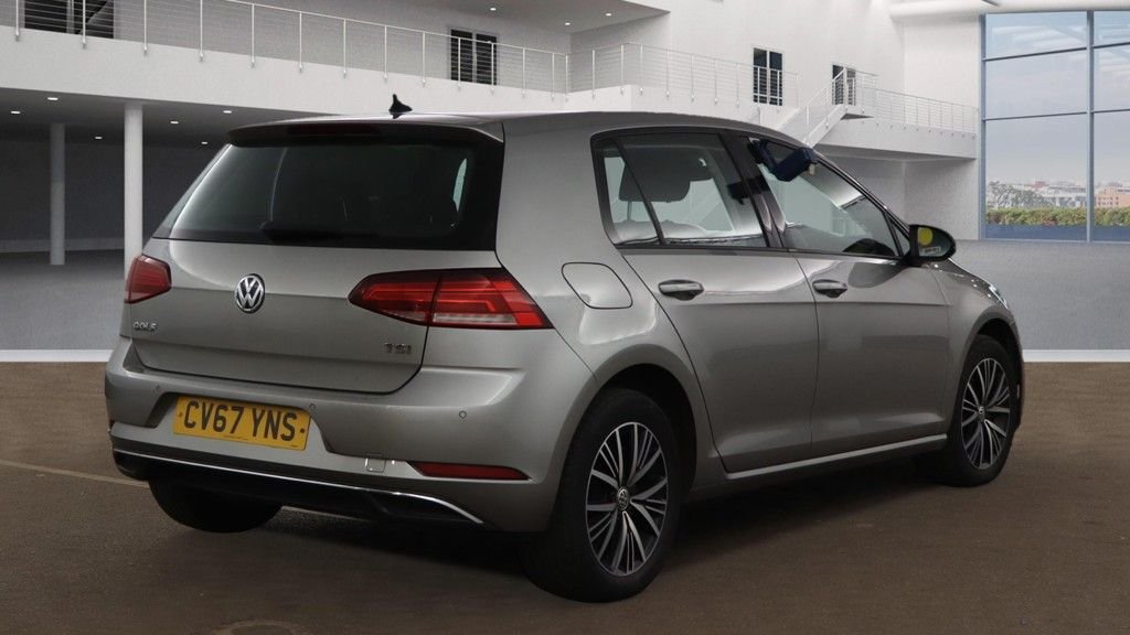 Used Volkswagen Golf 2017 for sale - 76203088: Photo 5