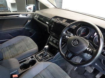 Used Volkswagen Touran 2019 for sale - 79584636: Photo