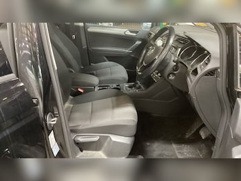 Used Volkswagen Touran 2017 for sale - 79584563: Photo