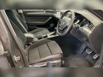 Used Volkswagen Passat 2016 for sale - 75648159: Photo