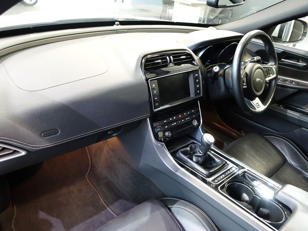 Used Jaguar XE 2016 for sale - 77594381: Photo 11