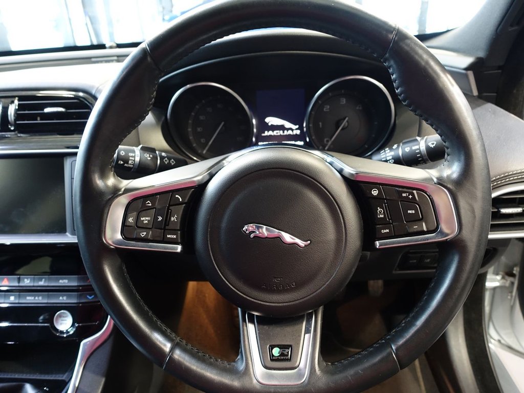 Used Jaguar XE 2016 for sale - 77594381: Photo 18