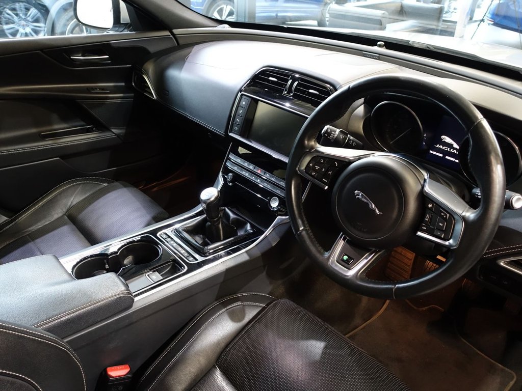 Used Jaguar XE 2016 for sale - 77594381: Photo 2