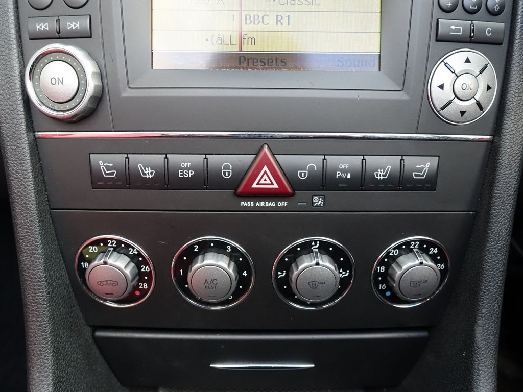 Used Mercedes-Benz SLK 2010 for sale - 76923116: Photo 21