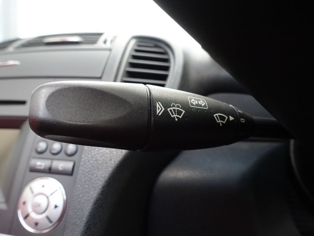 Used Mercedes-Benz SLK 2010 for sale - 76923116: Photo 30