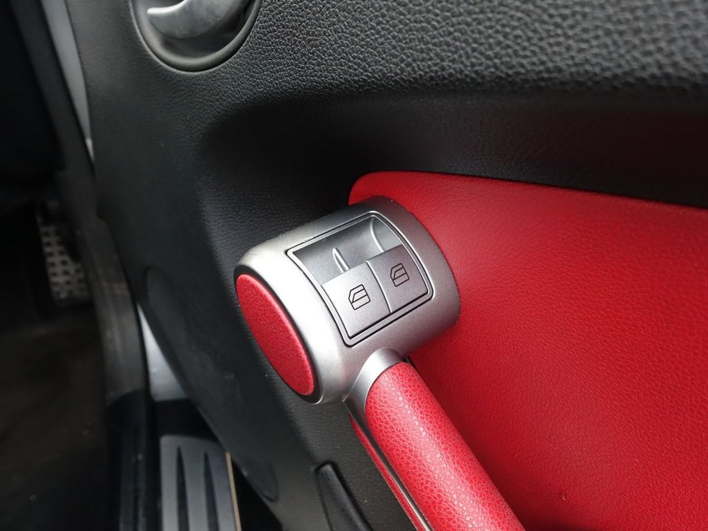 Used Mercedes-Benz SLK 2010 for sale - 76923116: Photo 33