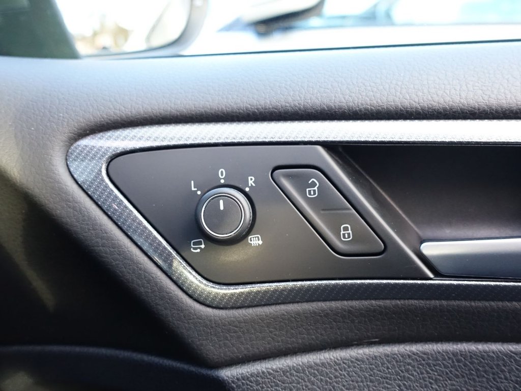 Used Volkswagen Golf 2017 for sale - 76536000: Photo 31