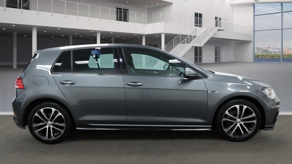 Used Volkswagen Golf 2017 for sale - 76536000: Photo 6