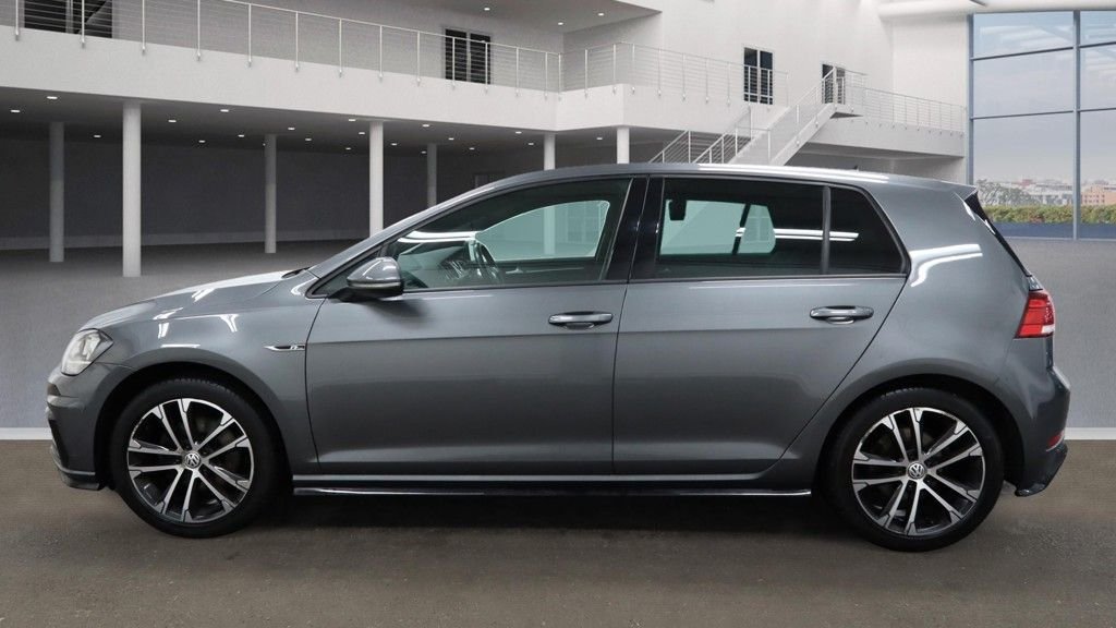 Used Volkswagen Golf 2017 for sale - 76536000: Photo 7