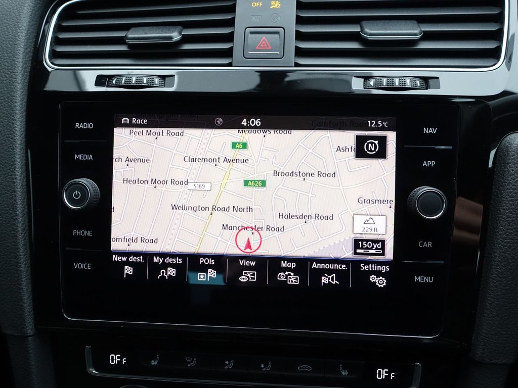 Used Volkswagen Golf 2017 for sale - 76105615: Photo 2