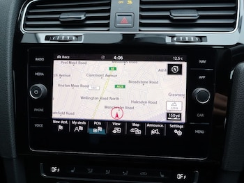 Used Volkswagen Golf 2017 for sale - 76105615: Photo 2