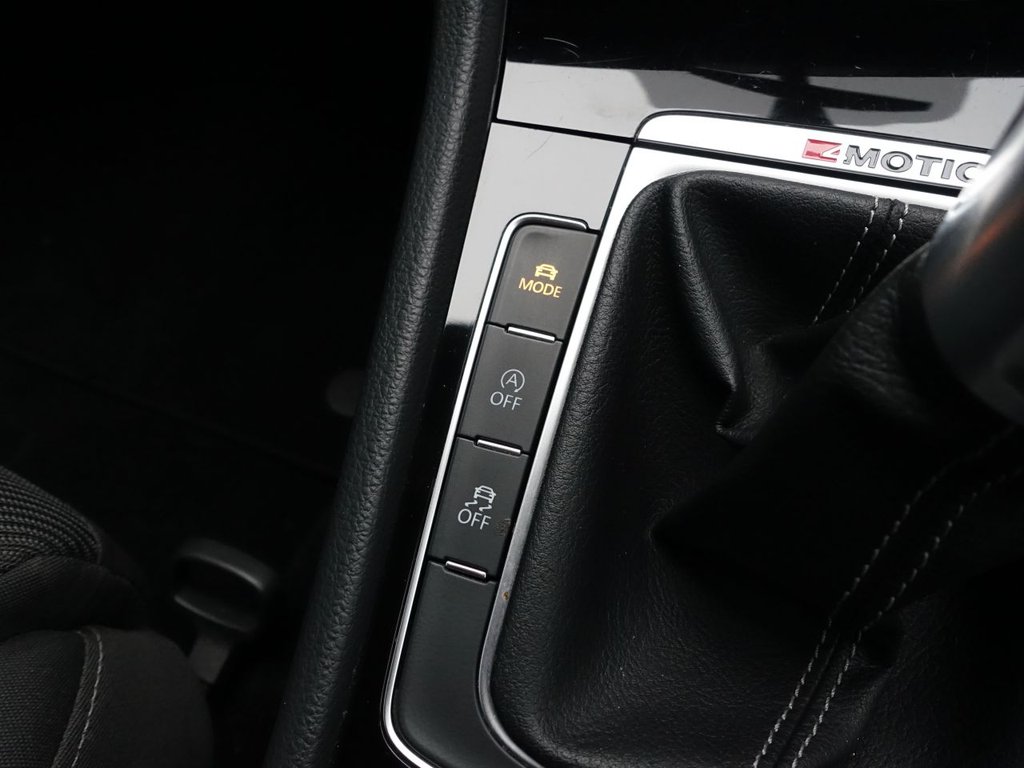 Used Volkswagen Golf 2017 for sale - 76105615: Photo 40