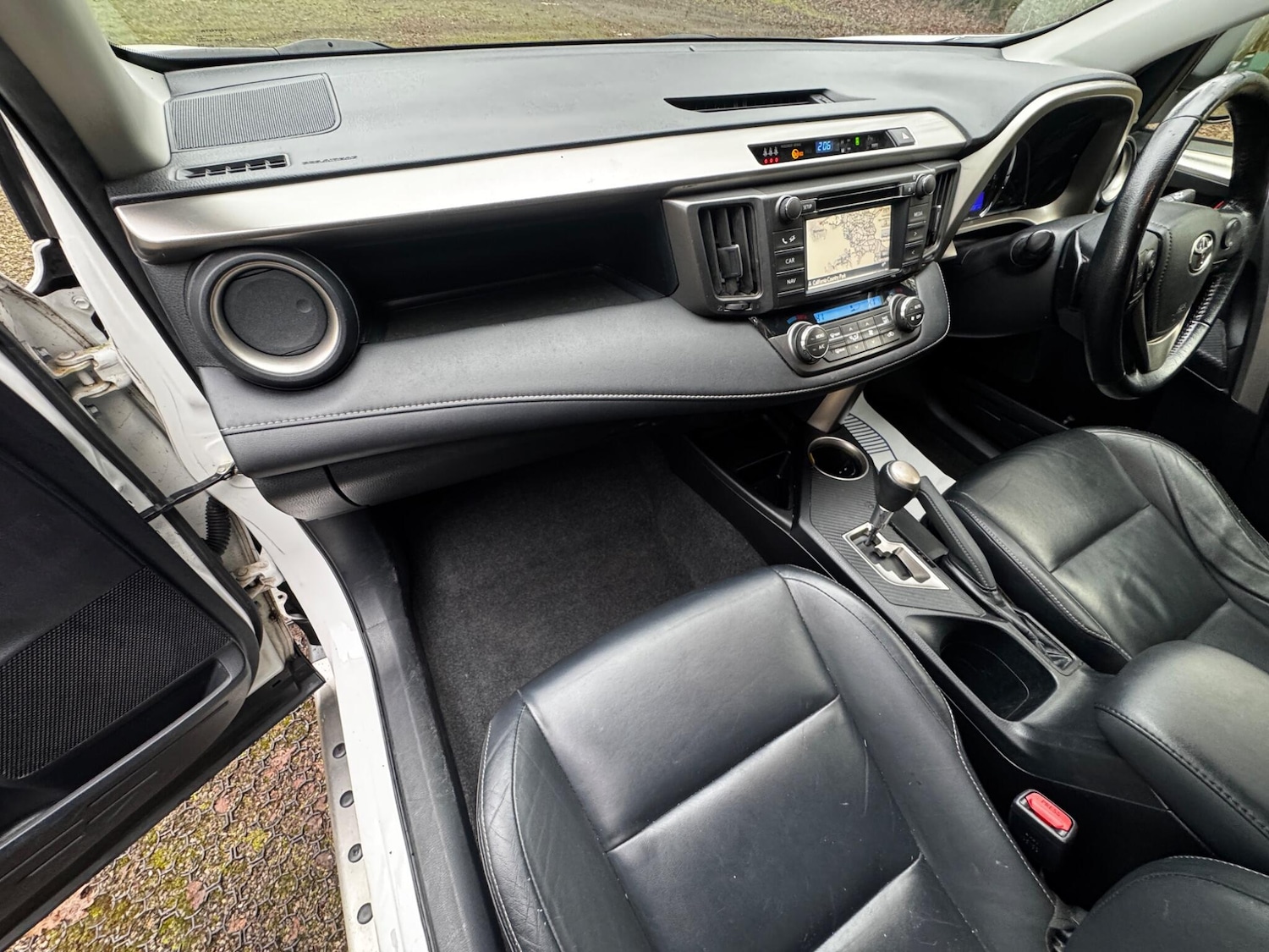 Used Toyota RAV4 2015 for sale - 77039838: Photo 38