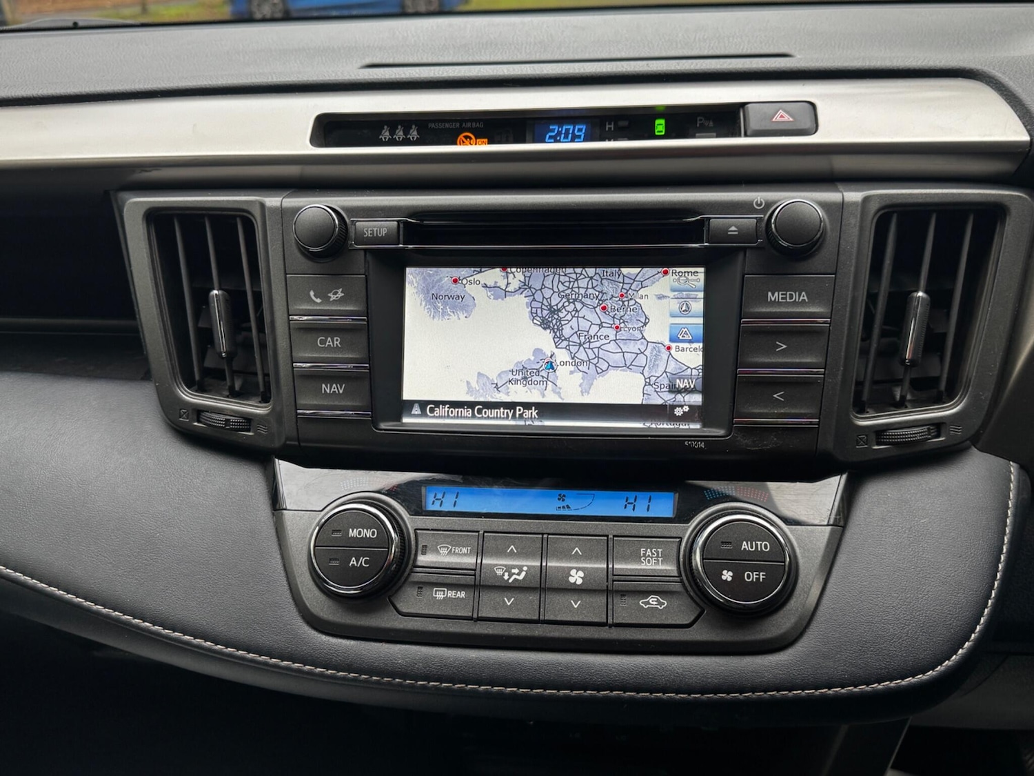 Used Toyota RAV4 2015 for sale - 77039838: Photo 45