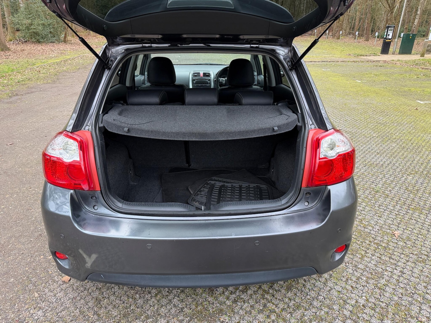 Used Toyota Auris 2010 for sale - 77982260: Photo 40